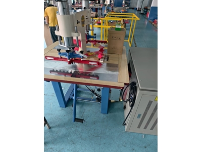 Machine de soudage en plastique à haute fréquence - 14