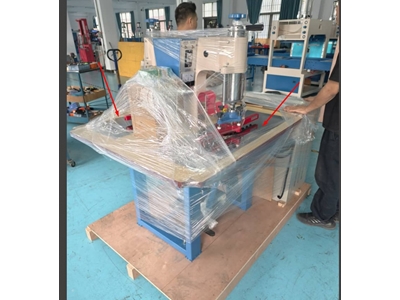 Machine de soudage en plastique à haute fréquence - 18