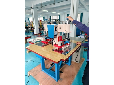 Machine de soudage en plastique à haute fréquence - 0