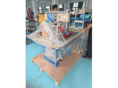 Machine de soudage en plastique à haute fréquence - 4