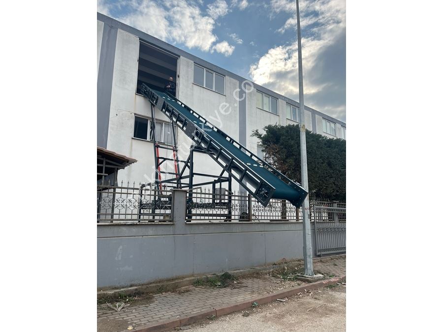 Custom Conveyor Manufacturing for Industrial Solutions