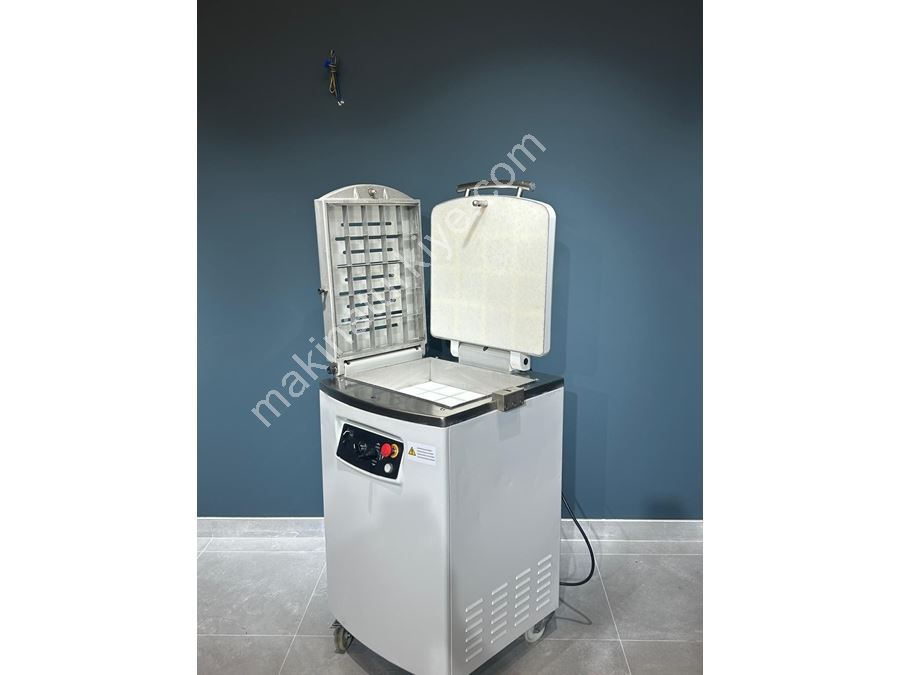 Croissant- und Brotteigteilungs- und Formgebungsmaschine