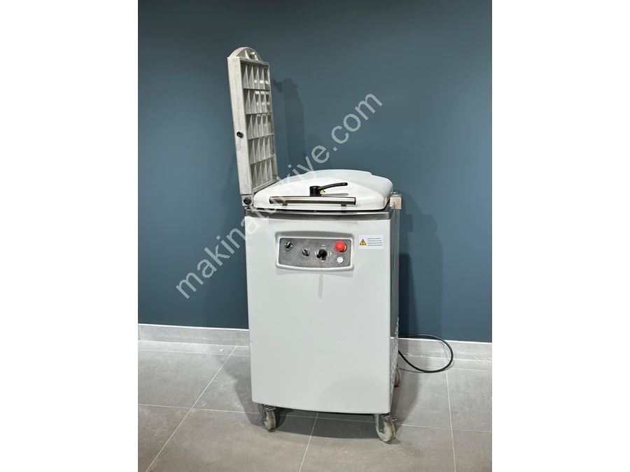 Croissant- und Brotteigteilungs- und Formgebungsmaschine