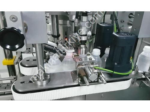 Otomatik Beslemeli Şişe Kapak Kapatma Sıkma Makinesi