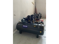 500 Lt 12 Bar, Dreiköpfiger (3090), 10 PS Inlandsmotor, 380 Volt Paneelkompressor