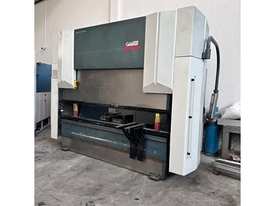 Presse plieuse hydraulique CNC 8 axes 3x135 tonnes - 0