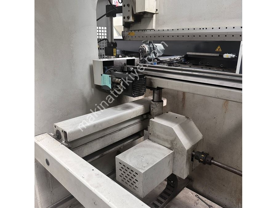 3x120 Ton 8 Eksen Cnc Hidrolik Abkant Pres