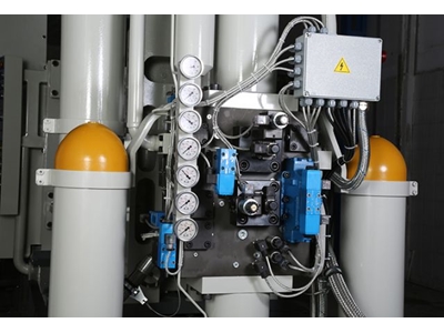 Machine d'injection métallique MP-400 de 400 tonnes de capacité - 2