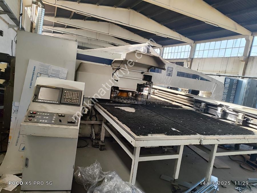 Presse à poinçonner Mvd Marka 30 Tonnes 1250X3000