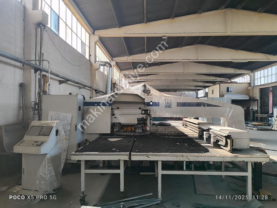 Presse à poinçonner Mvd Marka 30 Tonnes 1250X3000