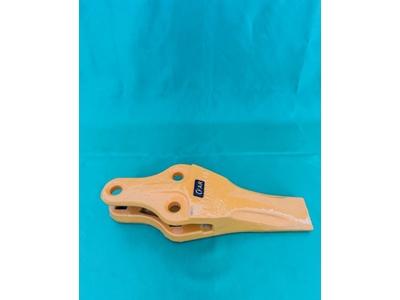 Komatsu Merkez Kazma – Yükleyici Kepçe Aşınma Ucu - 1