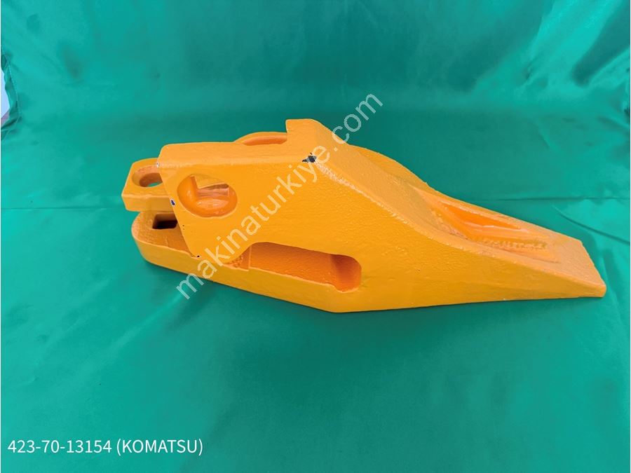 Komatsu Sağ Kova Dişi / Köşe Kazma – Yüksek Dayanımlı Kepçe Dişi