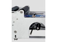 Machine à étiqueter semi-automatique