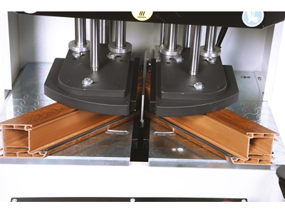 Machine à souder automatique à un coin pour profils hauts - 3