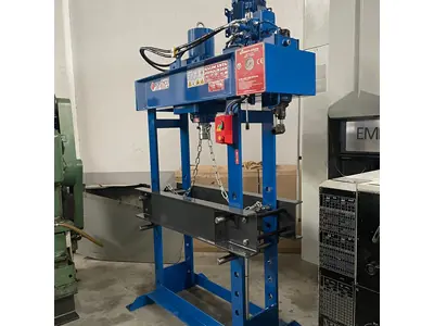 Presse d'atelier hydraulique à colonne motorisée de 100 tonnes de marque Hidroliksan