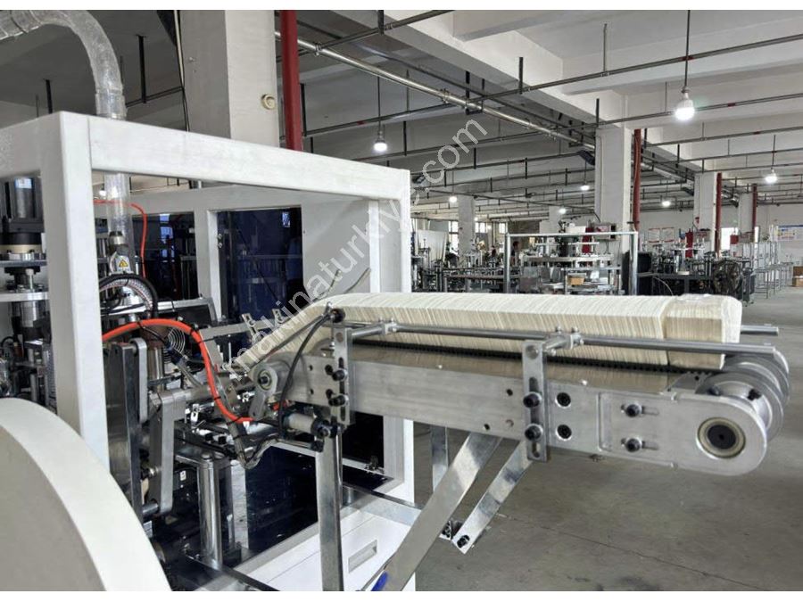 Machine à gobelets en carton à moteur servo haute vitesse de 160 pièces / min