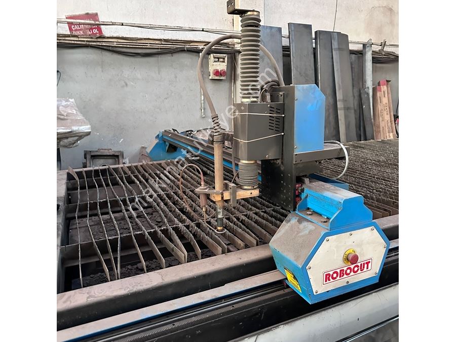 Robocut Marke 2X4 Mt 105 Ampere CNC Plasmaschneider