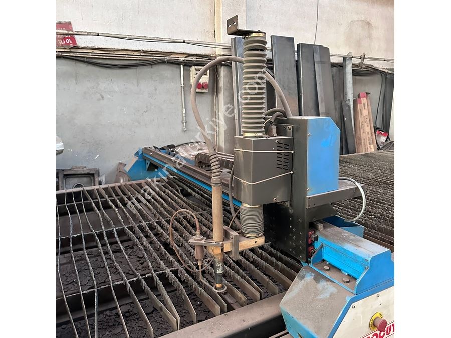 Robocut Marke 2X4 Mt 105 Ampere CNC Plasmaschneider