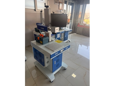 Machine de marquage laser à fibre de 20 watts avec ordinateur - 2