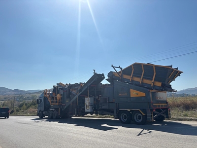 Ø700mm Mobile Vertical Shaft Crusher - 1