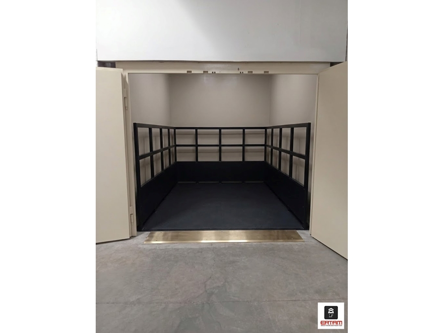 Four Piston Double Wing Door 24 Kw 5 Ton Load Platform