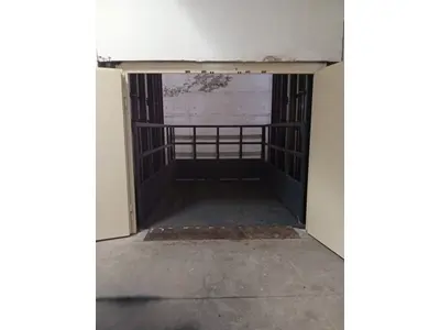 Dört Piston Çift Kanat Kapılı 24 Kw 5 Ton Yük Platformu