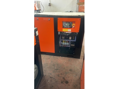 30 Hp (22 Kw) İnvertörlü-Asenkron Motorlu Vidalı Sıfır Kompresör Seti - 1