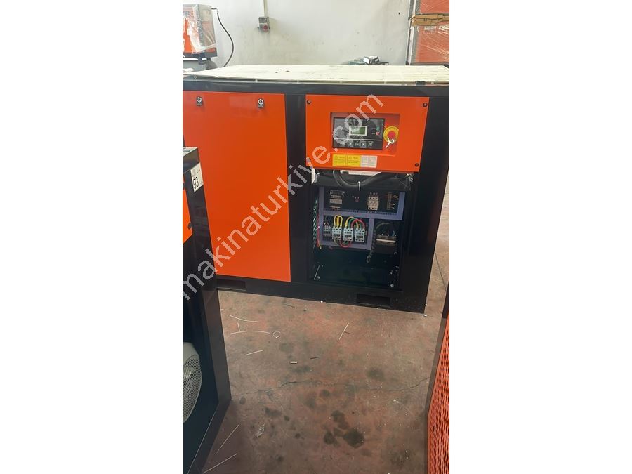 30 Hp (22 Kw) İnvertörlü-Asenkron Motorlu Vidalı Sıfır Kompresör Seti