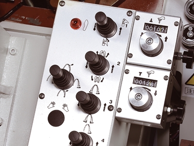 Machine de montage avant de chaussure Chenfeng 747Ma - 2