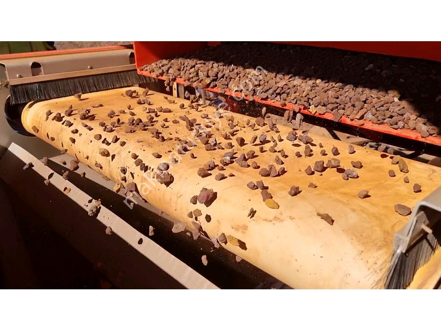 Vibro Beslemeli Yüksek Alan Şiddetli Perm-Roll Manyetik Separatör