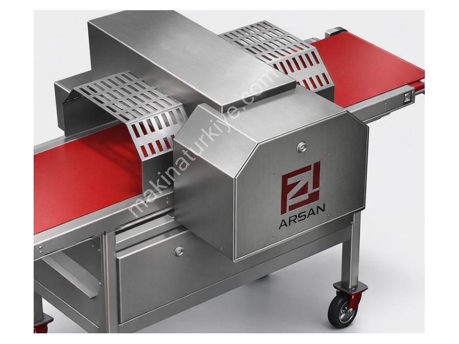 650 Kg/Hour Capacity Horizontal Slicing Machine