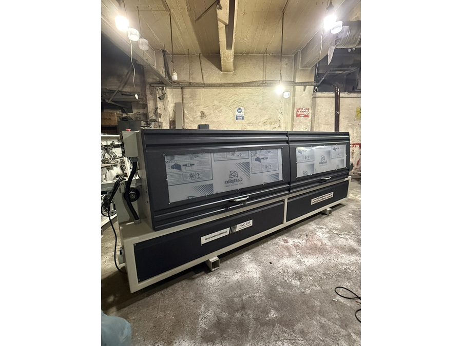 Machine à coller les bords PVC avec fraisage avant et coupe de tête et de fin