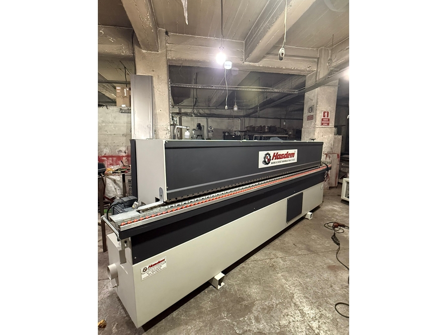 Machine à coller les bords PVC avec fraisage avant et coupe de tête et de fin