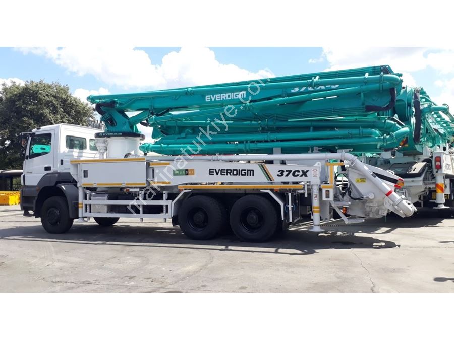 Pompe à béton mobile de 37 mètres