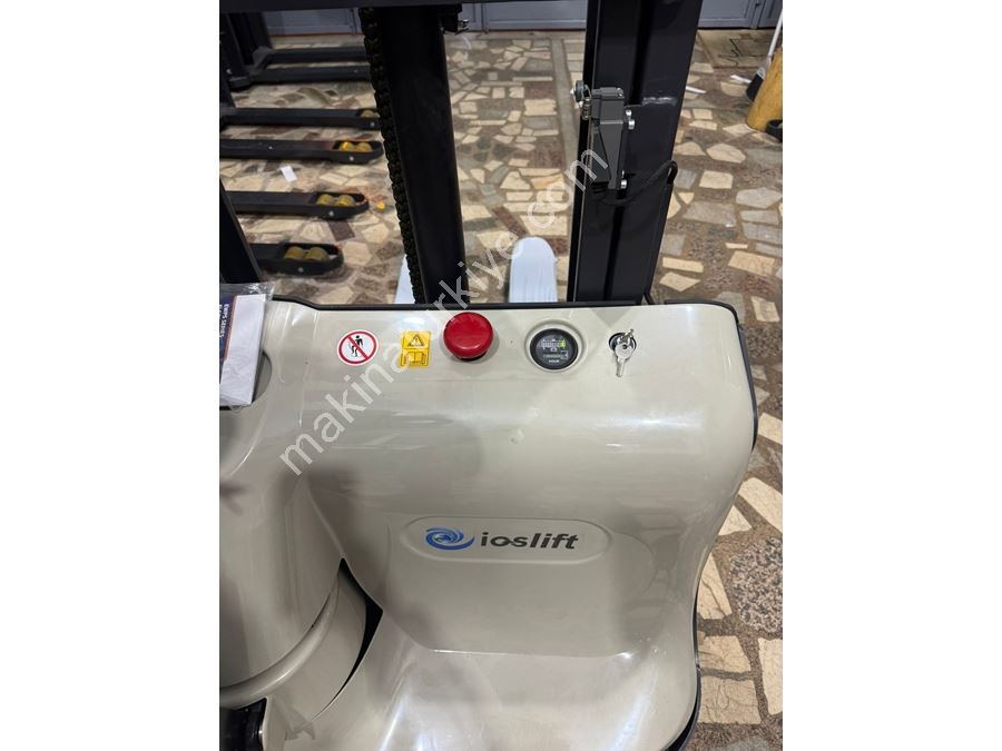 Электрическая штабеллерная машина с грузоподъемностью 1200 кг