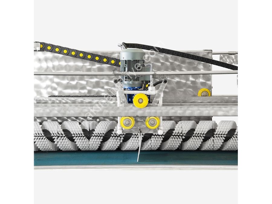 8 Fırçalı Halı Yıkama Makinası