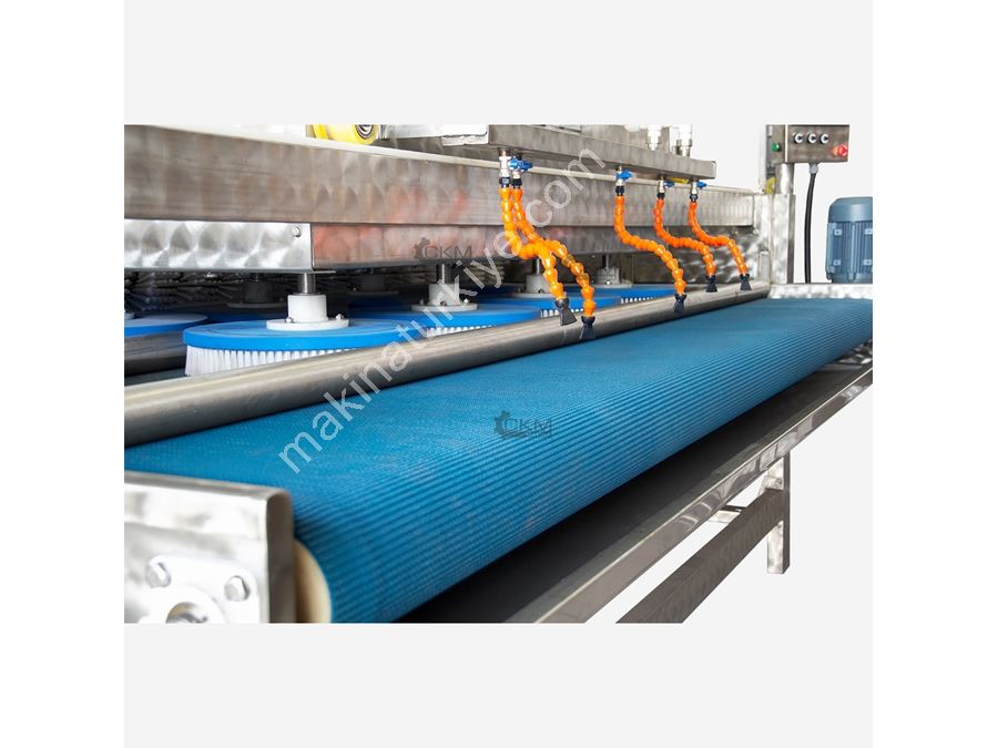 8 Fırçalı Halı Yıkama Makinası