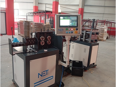 Machine de production de barres à espagnolettes - 0