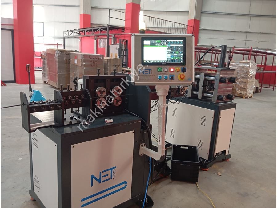 Machine de production de barres à espagnolettes