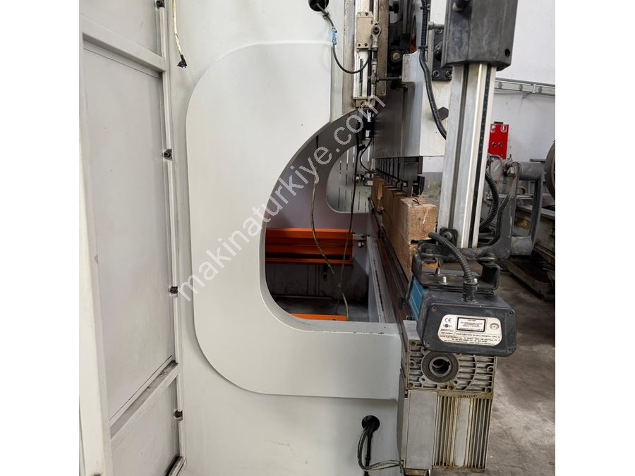 Ermaksan Brand 3 Meter 135 Ton 4 Axis CNC Hydraulic Press
