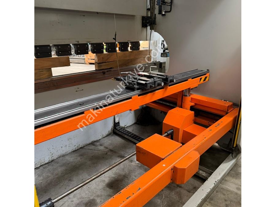 Ermaksan Brand 3 Meter 135 Ton 4 Axis CNC Hydraulic Press