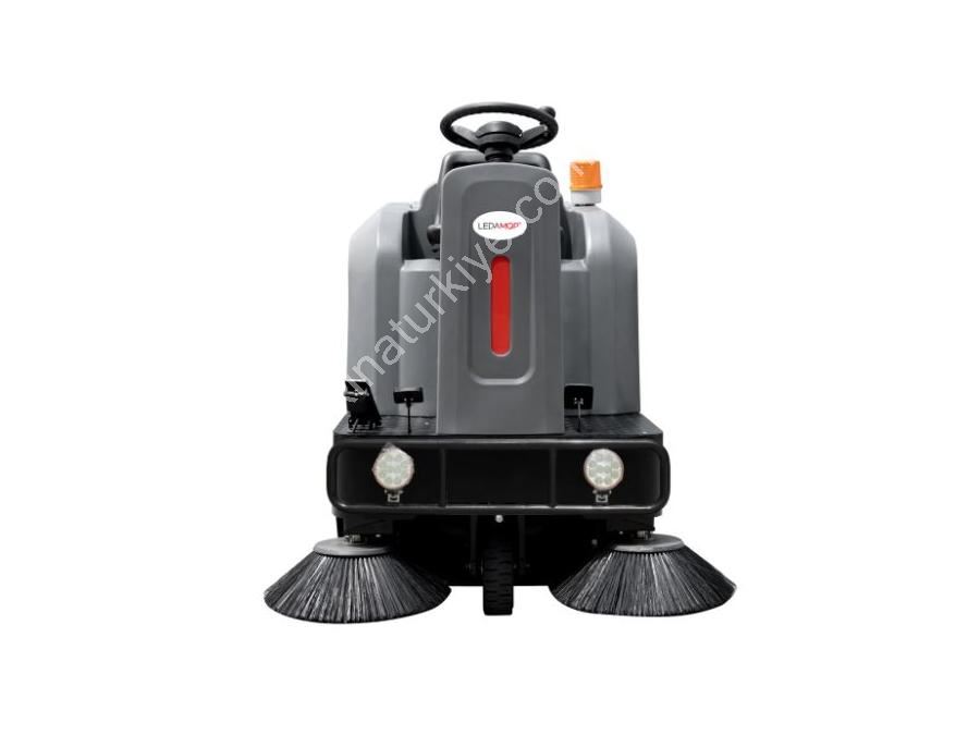 6400 m² / Saat 48 V Binicili Şarjlı Zemin Süpürme Makinesi