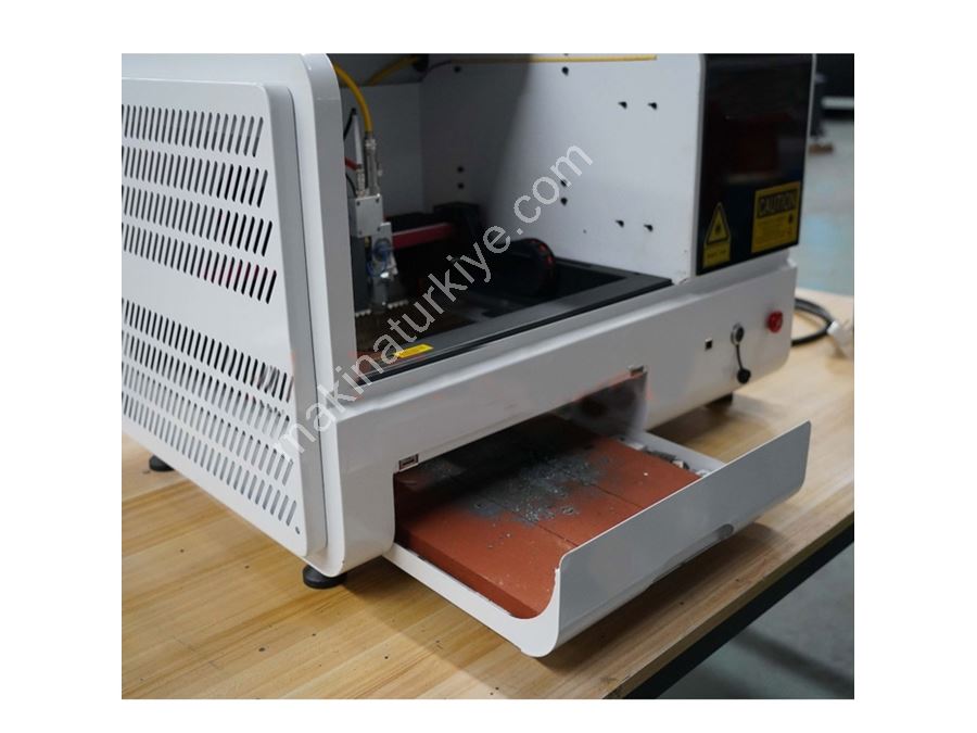 600 İle 800W Jpt Serisi Kompakt Masaüstü Fiber Lazer Kesim Ve Markalama Makinesi
