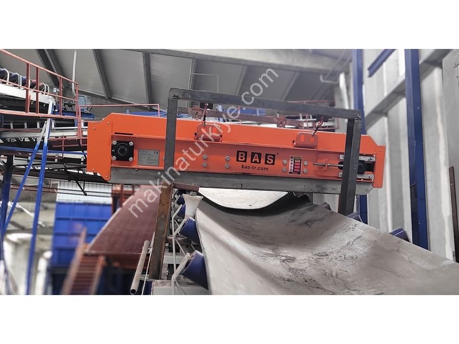 1200x750x274 mm Ölçülü Doğal Manyetik Bant Üstü Metal Separatör