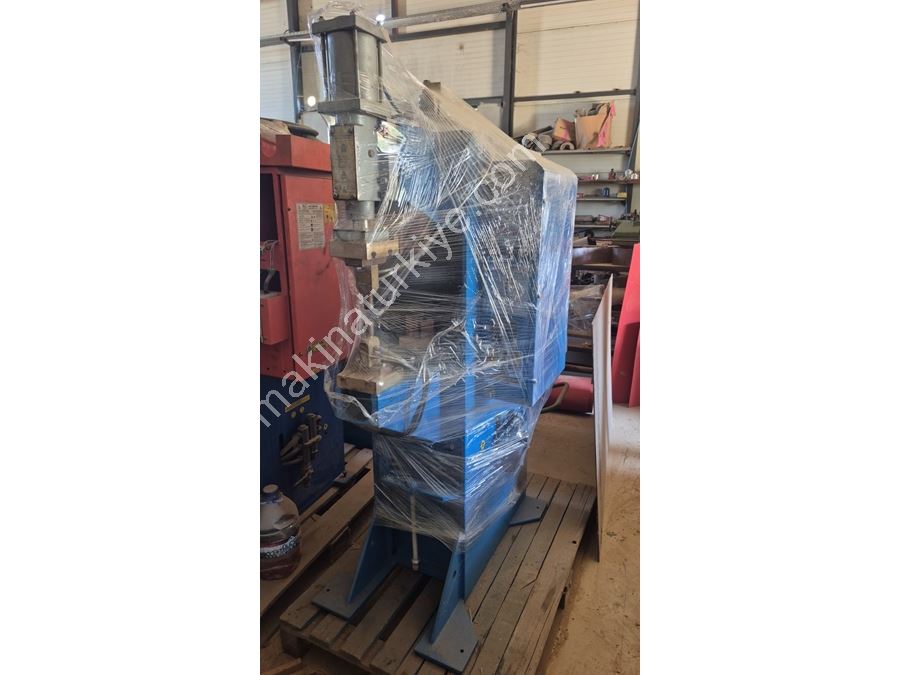 90 kVA Electronic Pneumatic Water-Cooled Spot Welding Machine