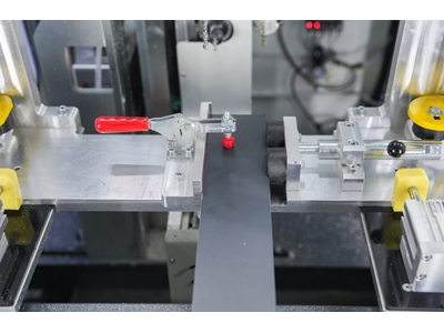 Machine de fraisage CNC 3 axes en PVC et aluminium SÇ 5000 S - 1