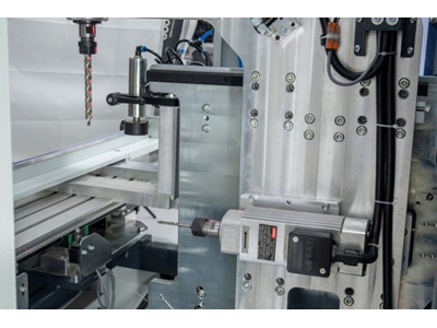 ÜÇ Eksen Servo Kontrollü Otomatik Pvc Freze Makinası - 4