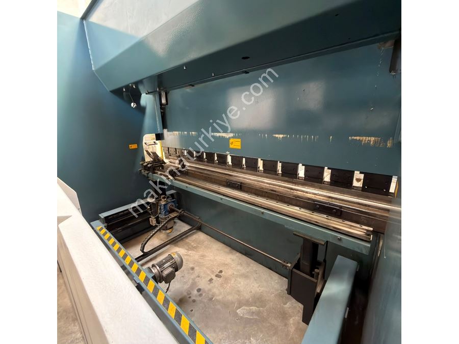 Durmazlar Marka 3 Metre 135 Ton 4 Eksen Cnc Abkant Pres