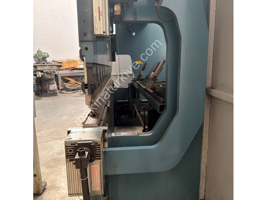 Durmazlar Marka 3 Metre 135 Ton 4 Eksen Cnc Abkant Pres