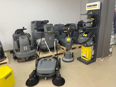 Karcher Puzzi 8/1 Professional Sofa & Carpet Cleaning Machine - 14